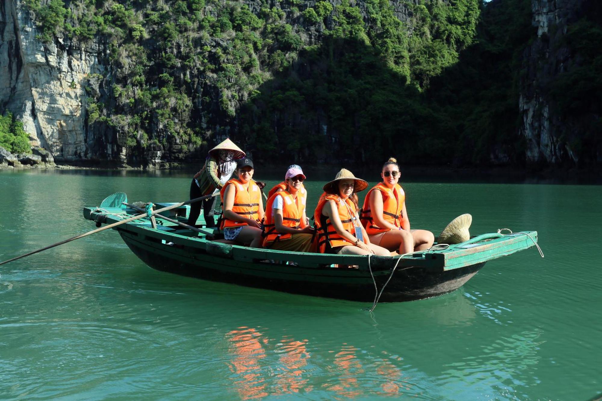 Hotel Ruby Cruise Ha Long Exteriér fotografie