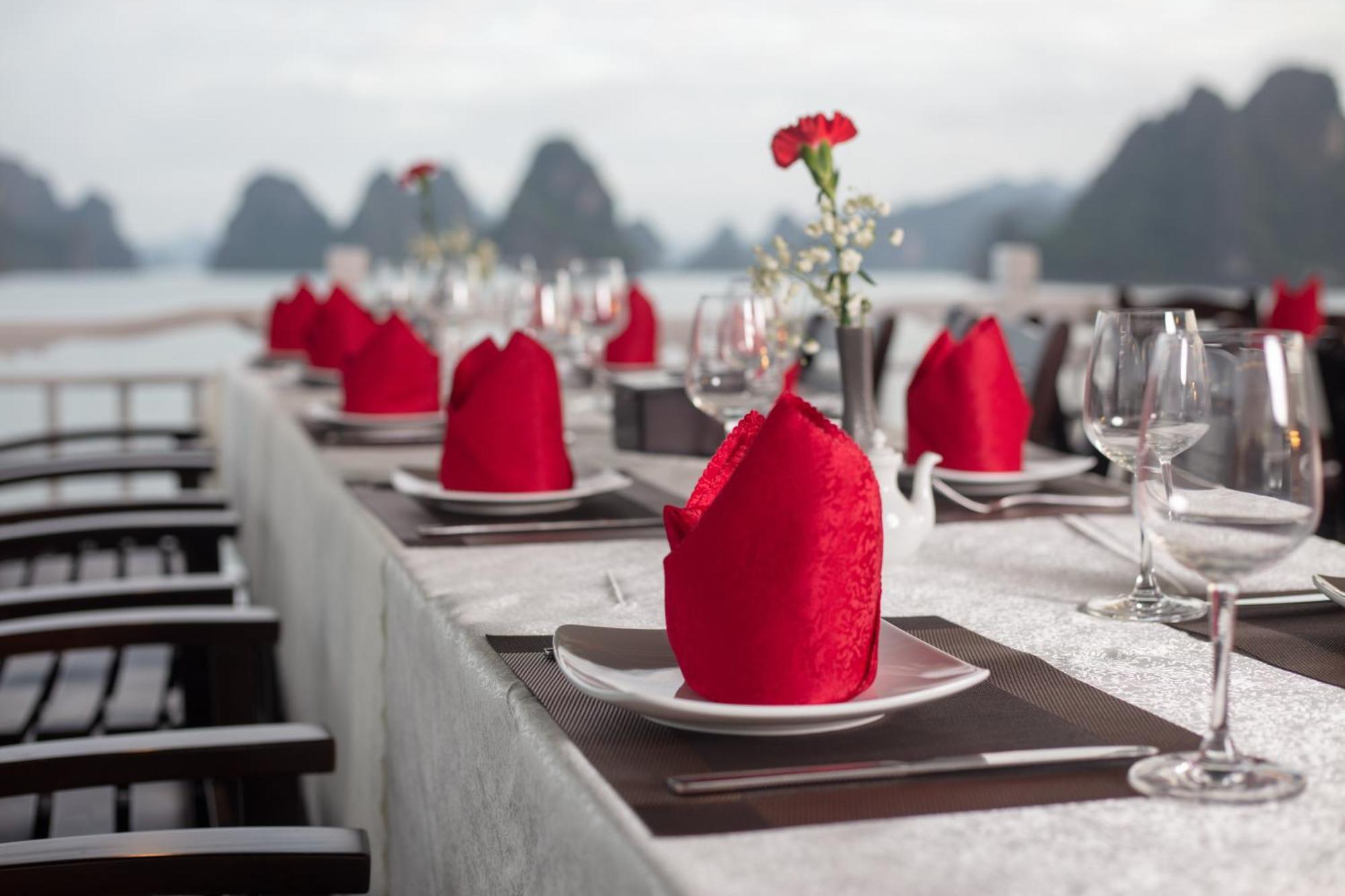 Hotel Ruby Cruise Ha Long Exteriér fotografie