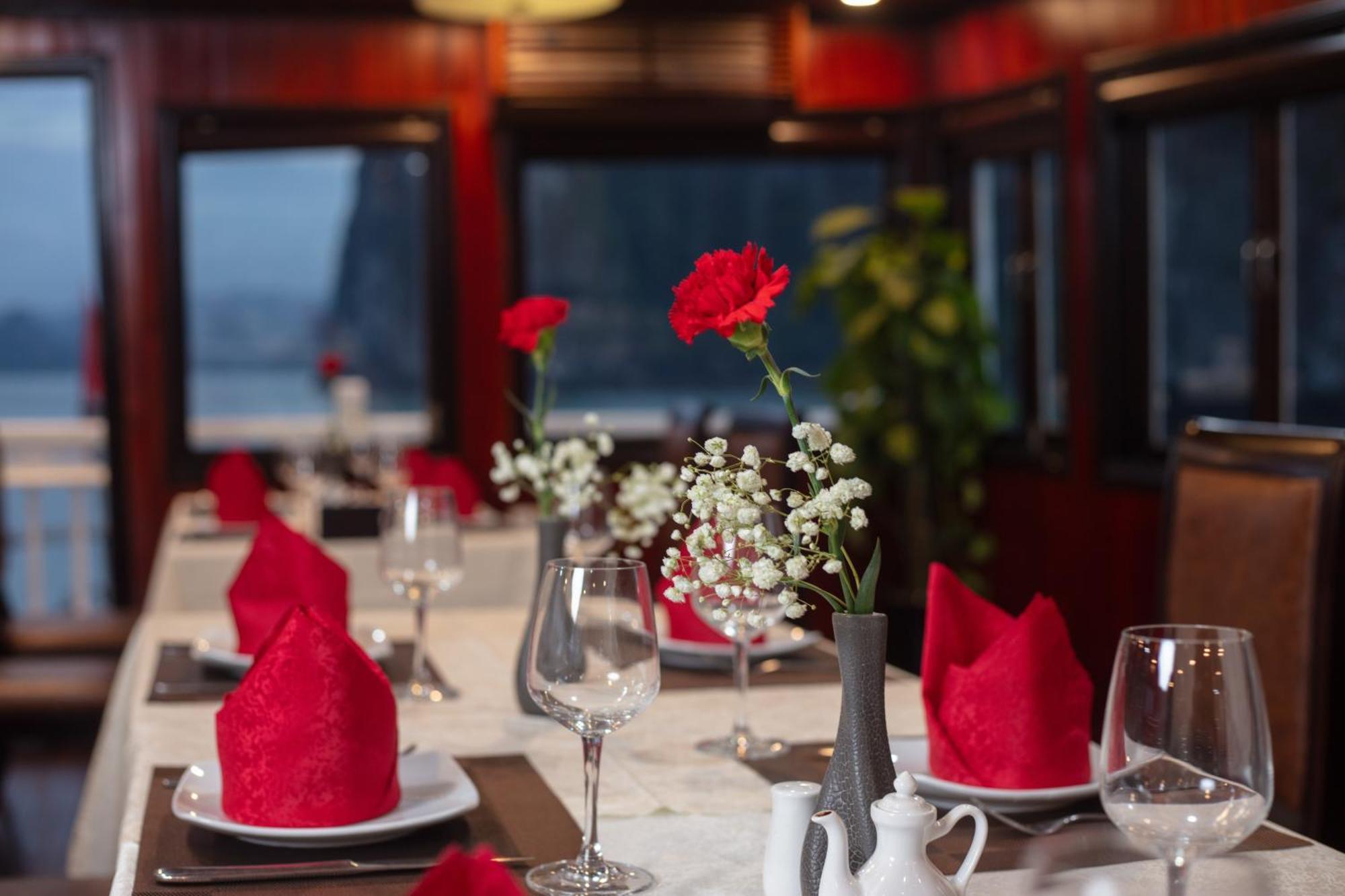 Hotel Ruby Cruise Ha Long Exteriér fotografie