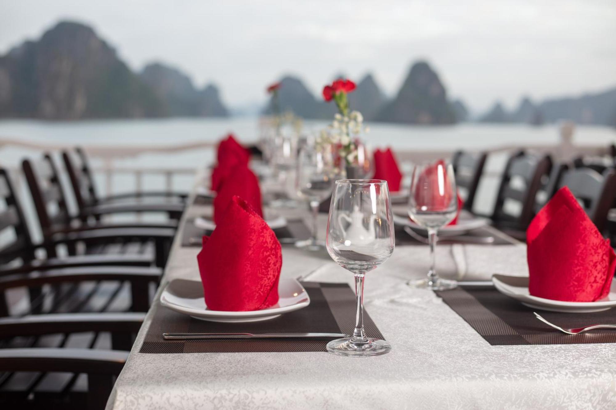 Hotel Ruby Cruise Ha Long Exteriér fotografie