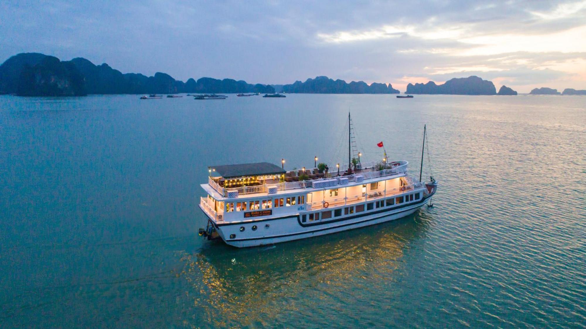 Hotel Ruby Cruise Ha Long Exteriér fotografie