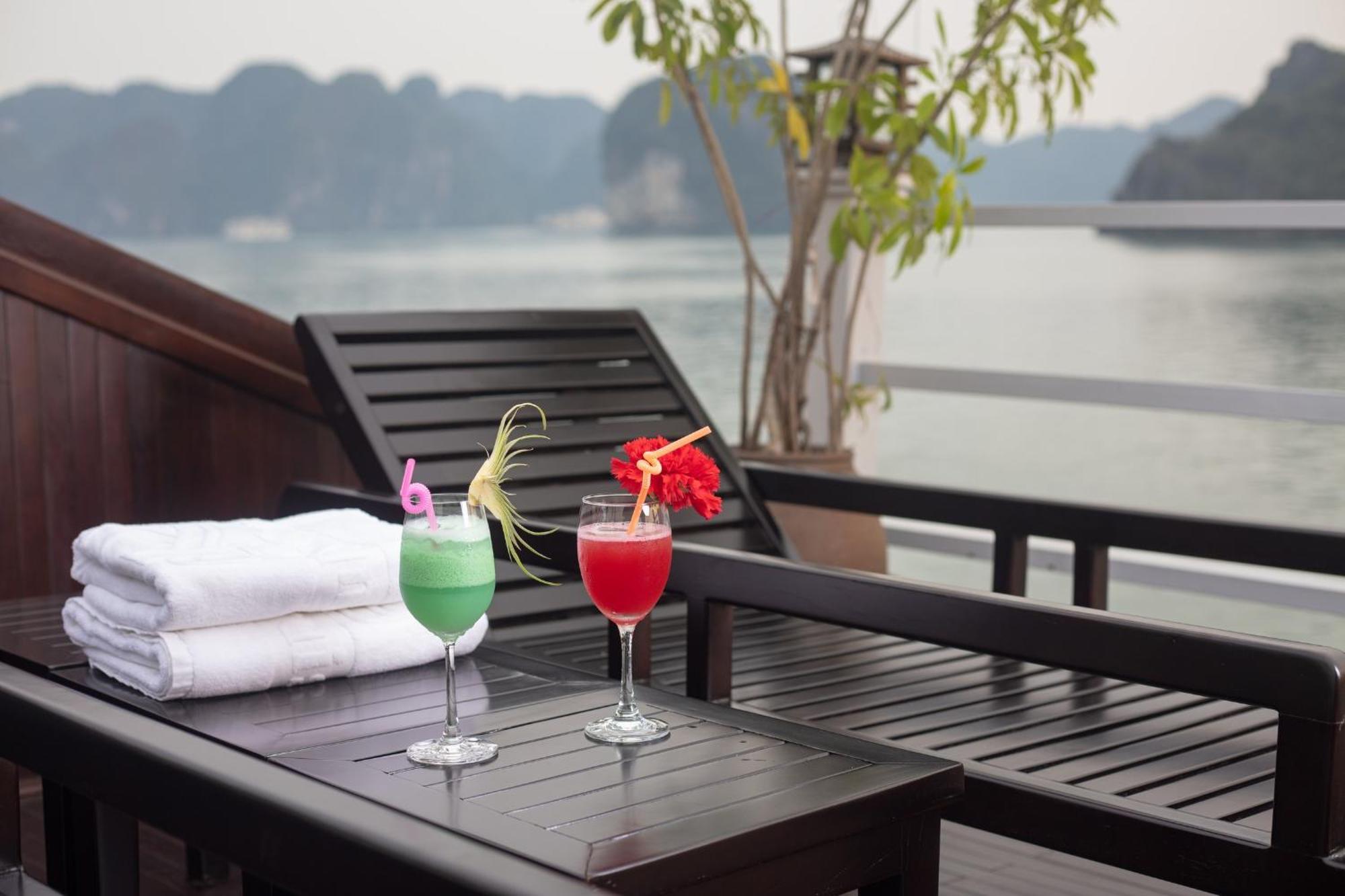 Hotel Ruby Cruise Ha Long Exteriér fotografie
